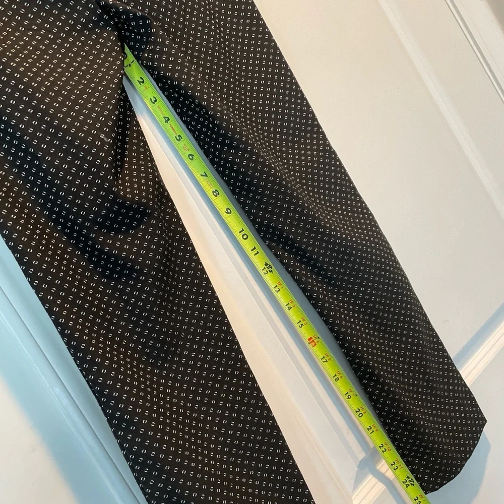 Chico’s Graphic Patterned Pants BlackWhite Size 4R Straight Leg Slimming Preppy - Picture 10 of 14